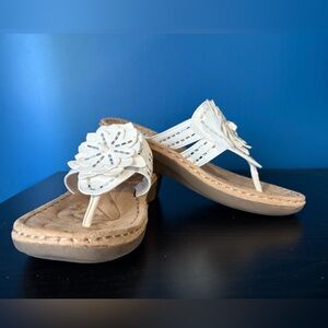 Cliff's white floral sandals 7.5